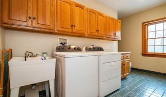 208 Tourtellot Hill Rd, Glocester, RI 02814