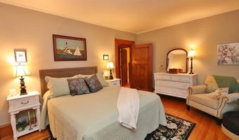 15 McKinley St, Bangor, ME 04401