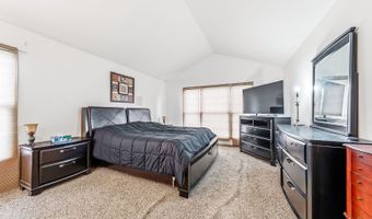 275 Farmhill Dr, Algonquin, IL 60102