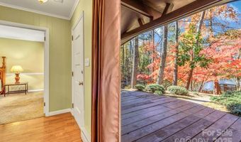 111 Hidden Pond Ln, Asheville, NC 28804