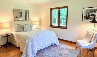 1 Old Milford Rd, Amherst, NH 03031