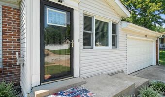 909 Parma Dr, Ballwin, MO 63021