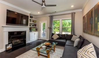 1616 Prestwick Ln, Dunwoody, GA 30338