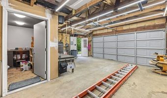 1052 Parkside Dr, Alliance, OH 44601