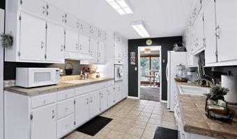 2812 Greenbriar Rd, Anderson, IN 46011