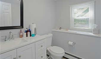25 Quinsey Dr, Bridgeport, CT 06606