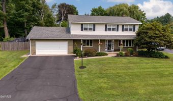 4 Fairway Ct, Albany, NY 12208