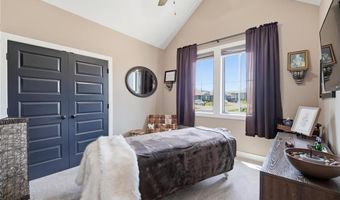 4261 Lakeshore Dr, Basehor, KS 66007