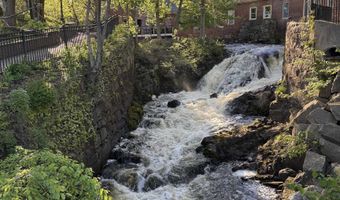 53 Thompson St, Amesbury, MA 01913