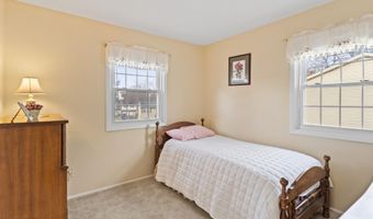 11 Westchester Dr, Albany, NY 12205