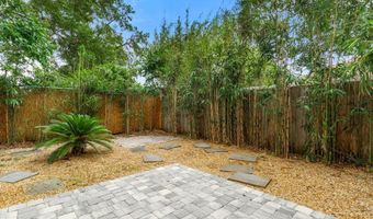 66 W 14TH St, Atlantic Beach, FL 32233