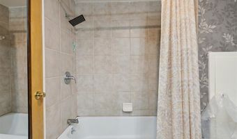 8008 NW 27 St, Bethany, OK 73008