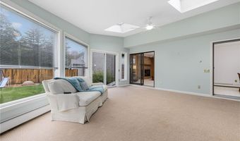 67 Daniel Dr, North Kingstown, RI 02852