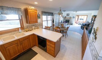 1422 7th St N, Cannon Falls, MN 55009