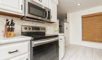 640 Painted Vista Dr, Ballwin, MO 63021