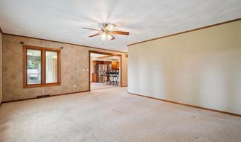 1108 2nd St SW, Dyersville, IA 52040