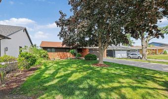 142 Channelsyde Dr, Algonac, MI 48001