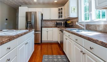 33 Oak Hill Dr, Johnston, RI 02919