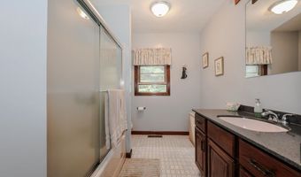 8 Beckmann Ln, Nashua, NH 03062