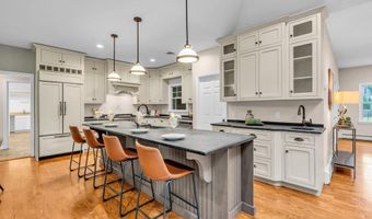 10 Greenwood Pl, Middletown, NJ 07748