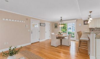20 Narragansett Ave 306, Narragansett, RI 02882