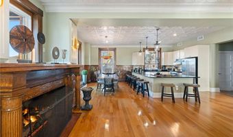 423 Hope St C, Bristol, RI 02809