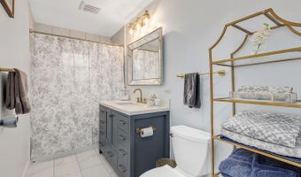 690 W Willow Gln, Addison, IL 60101