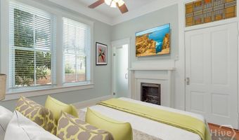 17 E 33rd St, Savannah, GA 31401