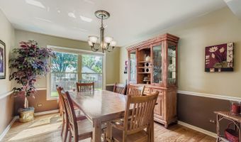 1967 N Woodland Ln, Arlington Heights, IL 60004