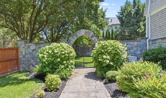 7527 WESTFIELD Dr, Bethesda, MD 20817