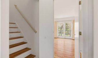 15 Hammersmith Rd 30A, Newport, RI 02840