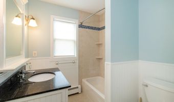 42 Waverly Rd, Branford, CT 06405