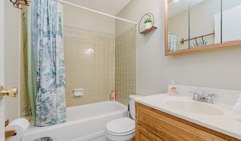 5 Whitewood Ct, Beech Grove, IN 46107