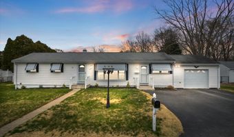 28 Sandy Hollow Dr, Waterford, CT 06385
