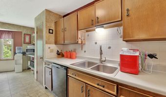 420 Renee Dr, Andover, KS 67002