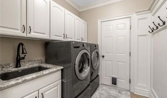 5007 Rockhaven Dr, Clarence, NY 14031