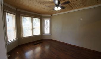 902 S 3rd St, Aberdeen, SD 57401
