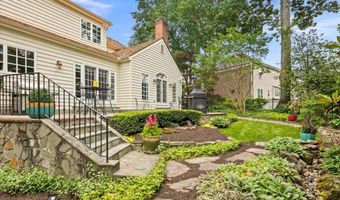 3801 WASHINGTON WOODS Dr, Alexandria, VA 22309