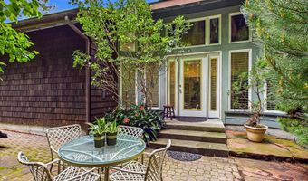 444 Tanglewood Rd, Arcata, CA 95521