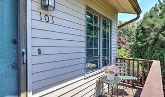 101 Cardinal Dr, North Kingstown, RI 02852