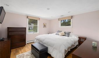 40 Quail Hollow Rd, Cranston, RI 02920