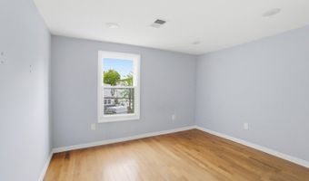 13 Cottage St, Bayonne, NJ 07002