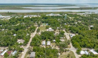 216 8th St, Apalachicola, FL 32320