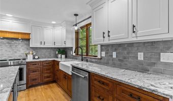 4 Carnation St, Cumberland, RI 02864