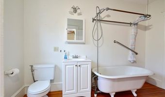 1 Arnold Ave, Newport, RI 02840