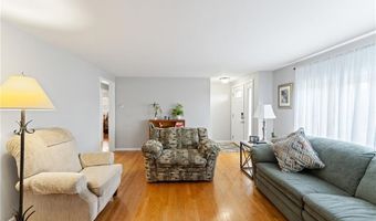 16 Fern Dr, East Providence, RI 02916