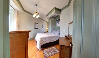 369 37th St, Astoria, OR 97103