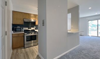 2415 N KENNICOTT Dr N 2D, Arlington Heights, IL 60004