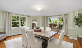 75 N Cliff Dr, Narragansett, RI 02882