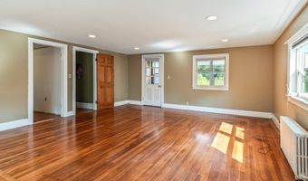 89 Elm St, Blackstone, MA 01504